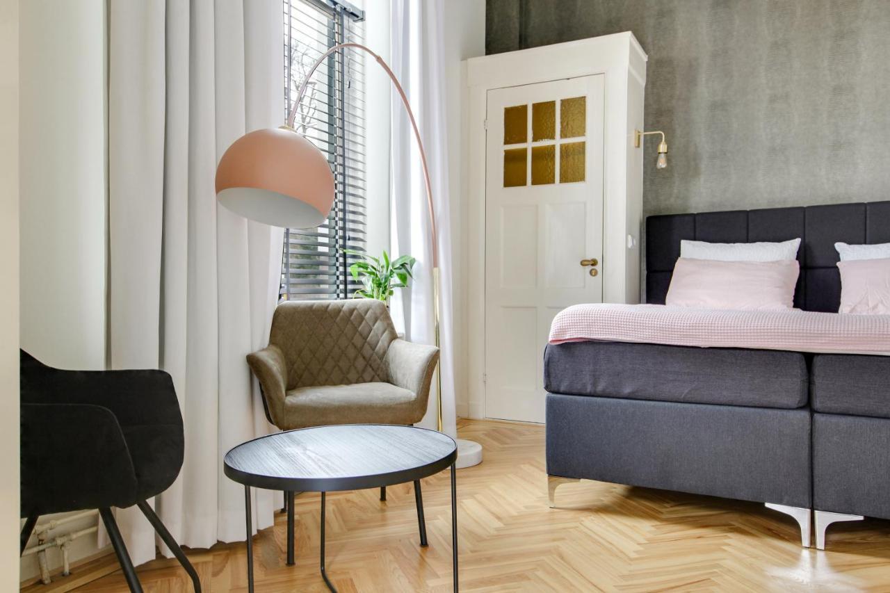Romantische Stad Suite "Alora", Met Prive Parkeerplaats อัลค์มาร์ ภายนอก รูปภาพ